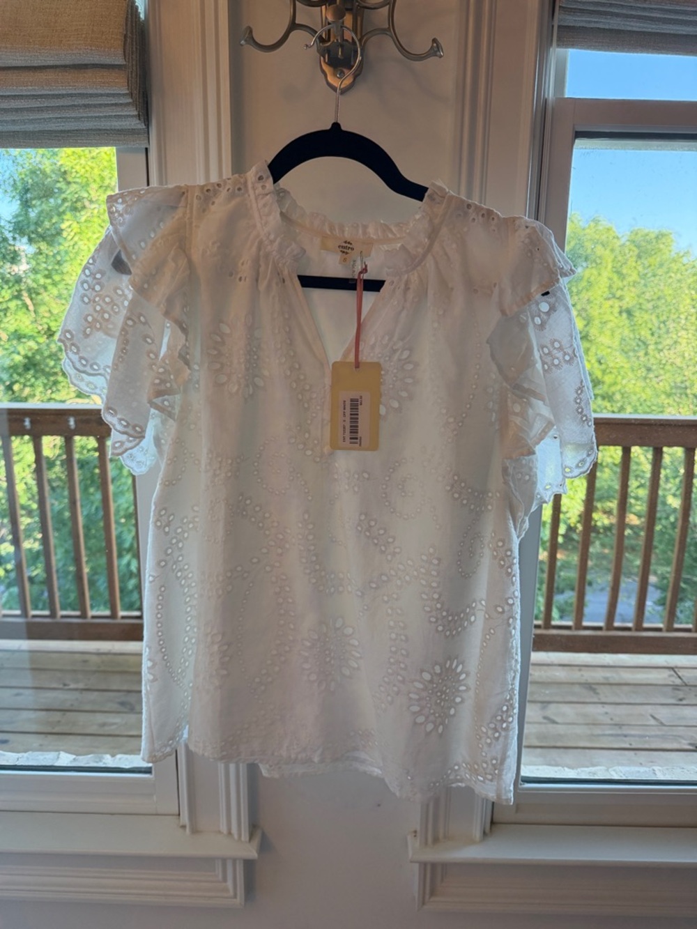 entro White Eyelet Ruffle Sleeve Blouse